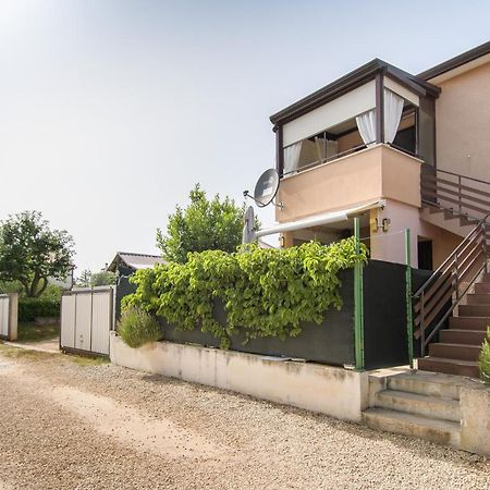 Apartman Alba Karigador Εξωτερικό φωτογραφία