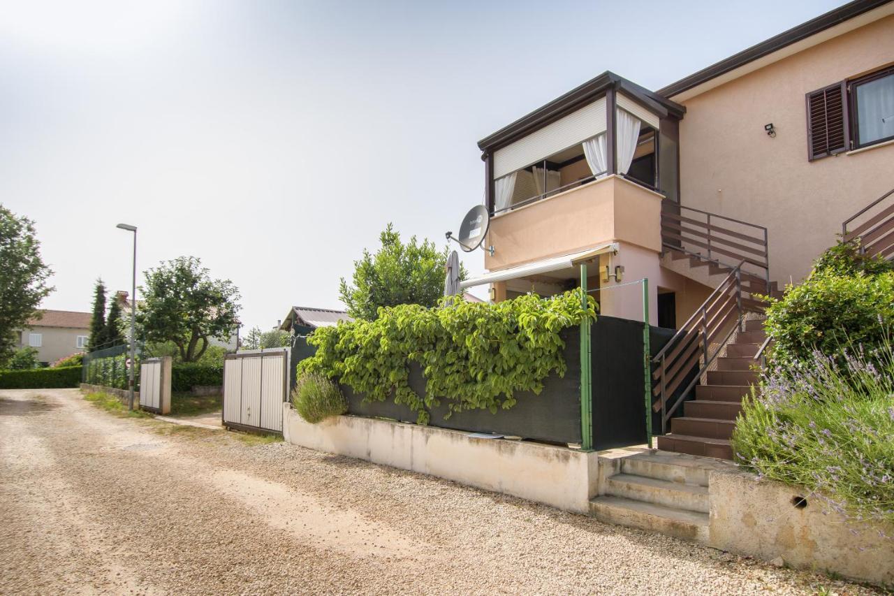 Apartman Alba Karigador Εξωτερικό φωτογραφία