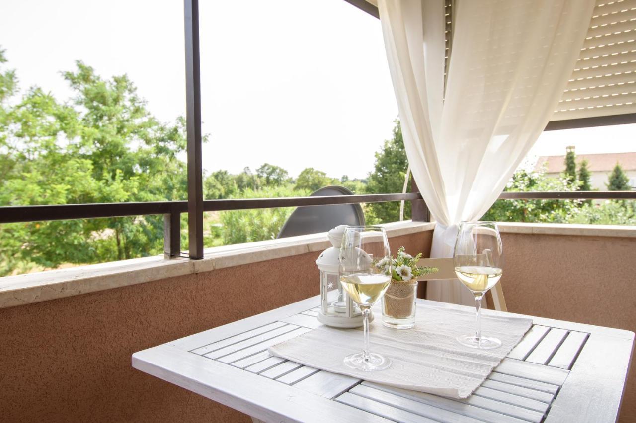 Apartman Alba Karigador Εξωτερικό φωτογραφία