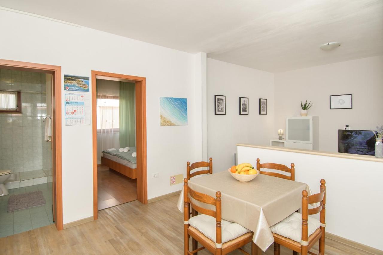 Apartman Alba Karigador Εξωτερικό φωτογραφία