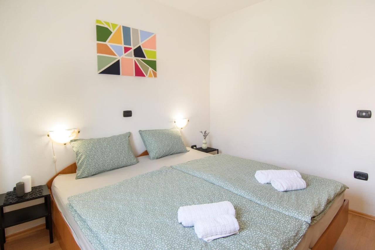 Apartman Alba Karigador Εξωτερικό φωτογραφία