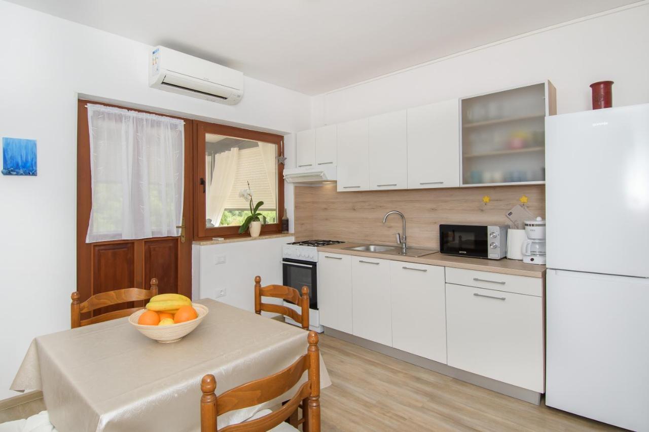 Apartman Alba Karigador Εξωτερικό φωτογραφία