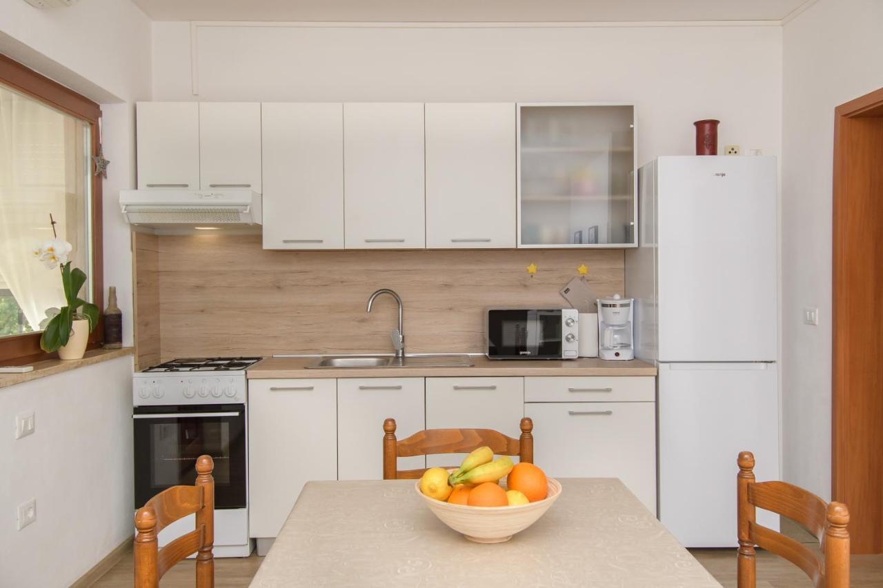 Apartman Alba Karigador Εξωτερικό φωτογραφία